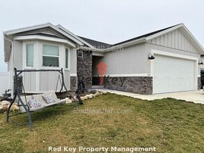 Building Photo - 700 S Duplex