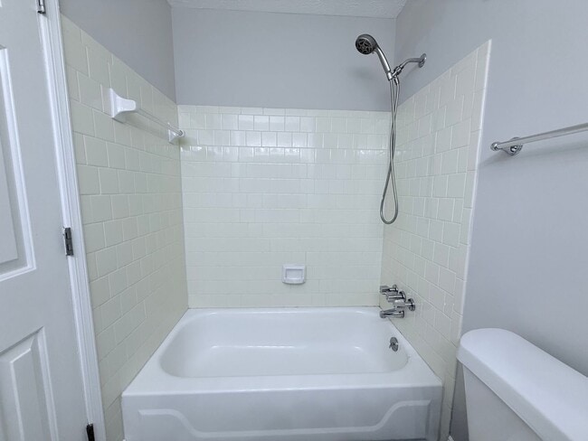 Building Photo - 2 Bedroom/2.5 bath near Lake Lanier