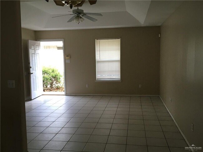 Building Photo - 9 Angus St