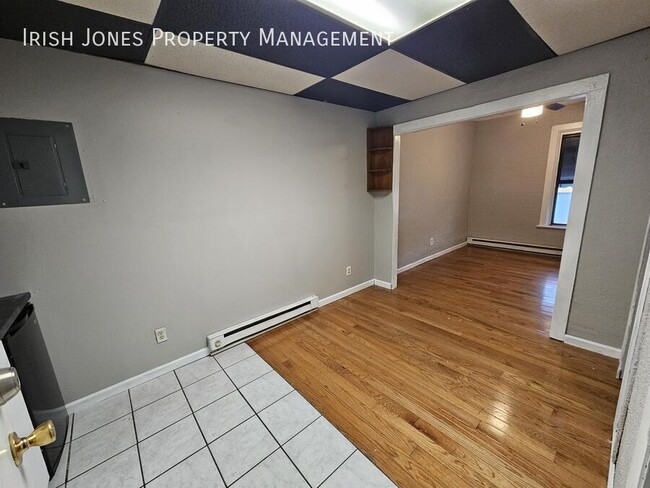 Building Photo - 1817 Pine-Apt 3