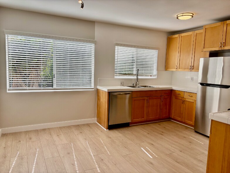 Primary Photo - 812 Westmount Dr