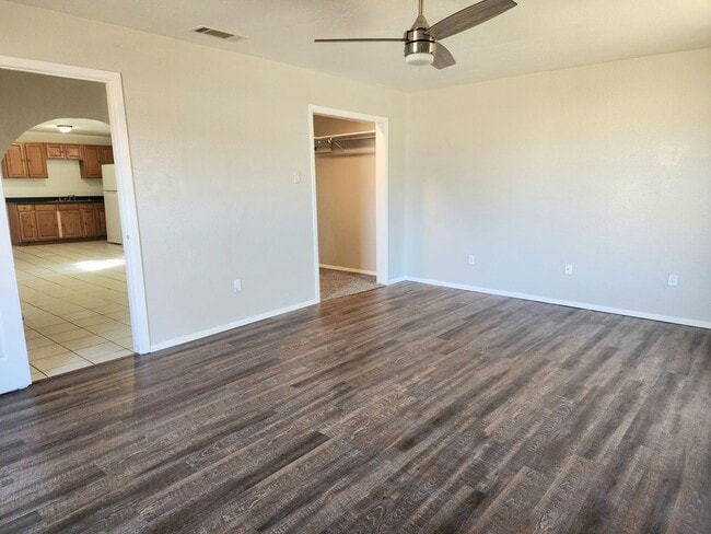 Building Photo - 905/907 N Ave K - duplex