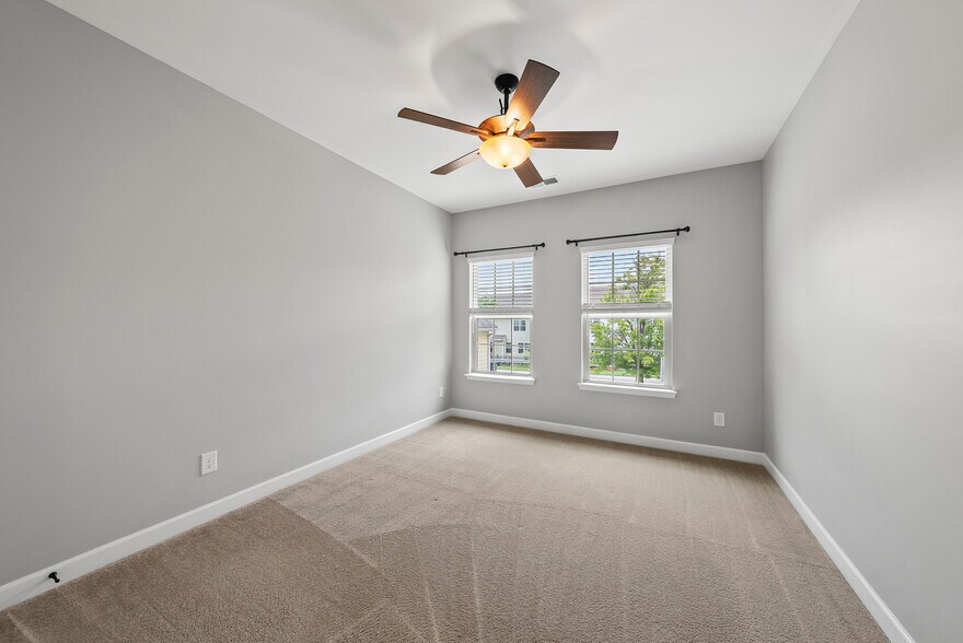 Building Photo - 1004 Crinoline Ln