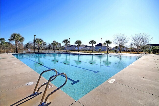 Building Photo - Convenient Location with Modern Amenities