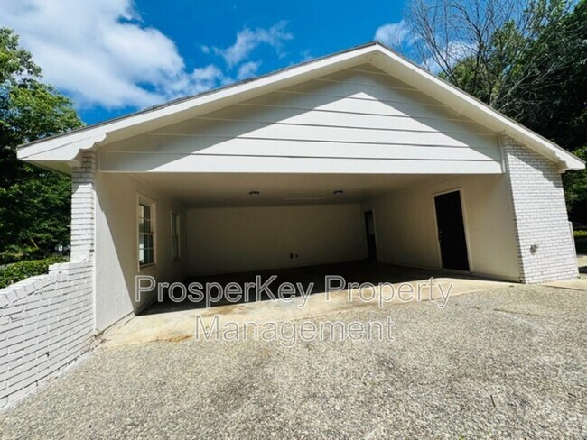 Building Photo - 4814 Fairview Dr