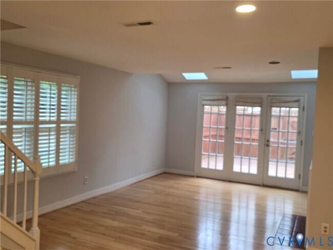 Building Photo - 1308 Maple Ave