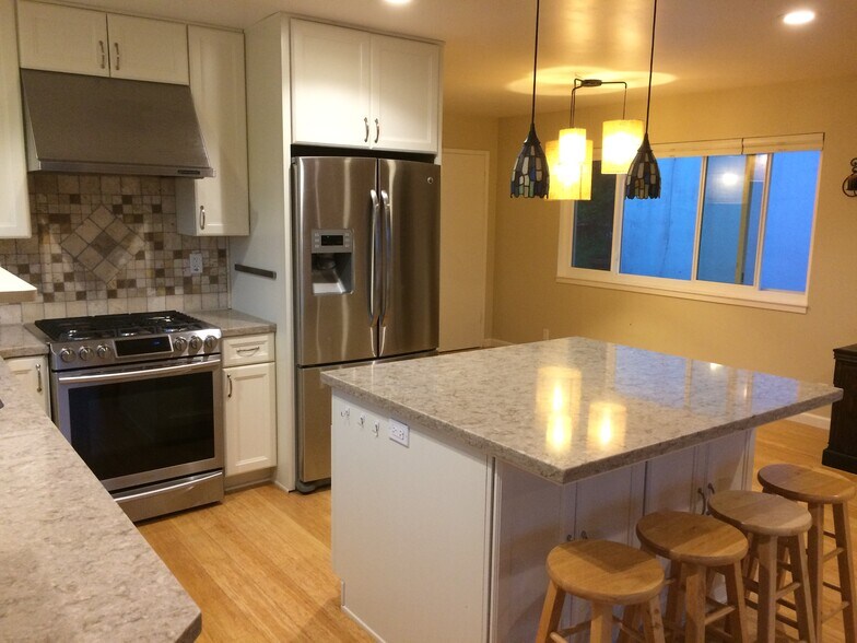 Building Photo - 233 Reichling Ave