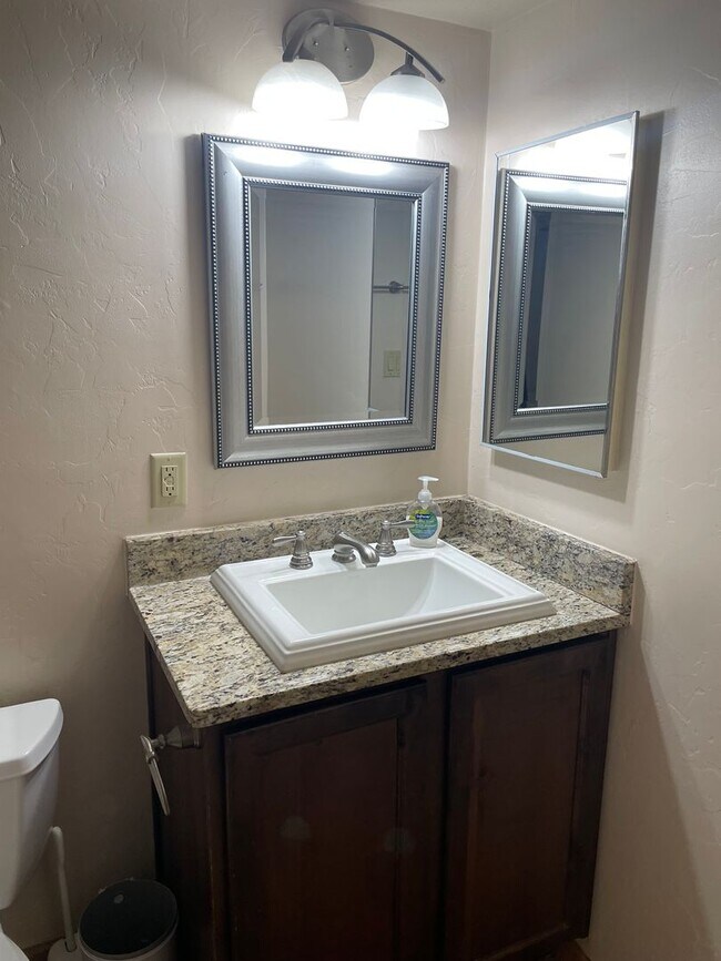 Building Photo - Pre-Leasing for August 1st!! Lovely 3 Bedroom Condo!! Close to the University of Arizona!! Perfec...