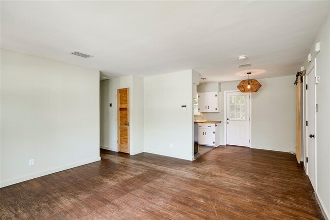 Building Photo - 1707 Overhill Dr