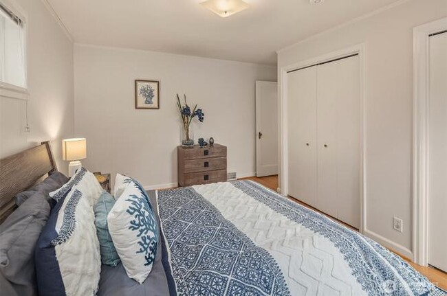 Building Photo - 5035 47th Ave NE