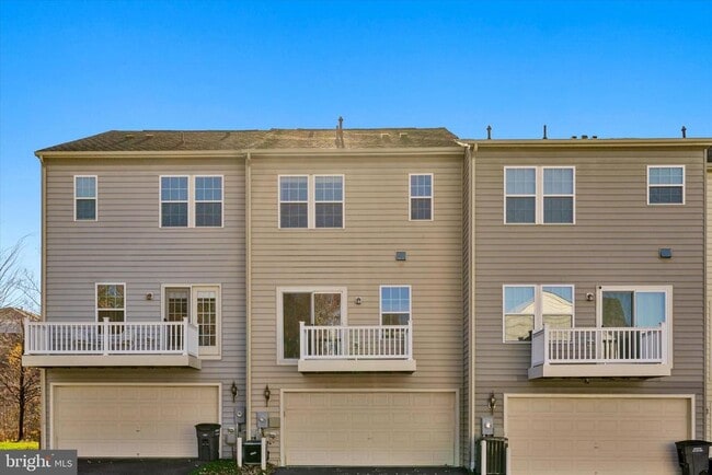 Building Photo - 4382 Daisy Reid Ave