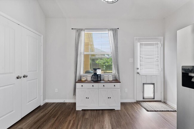 Building Photo - 3615 Spy Glass Hill Dr