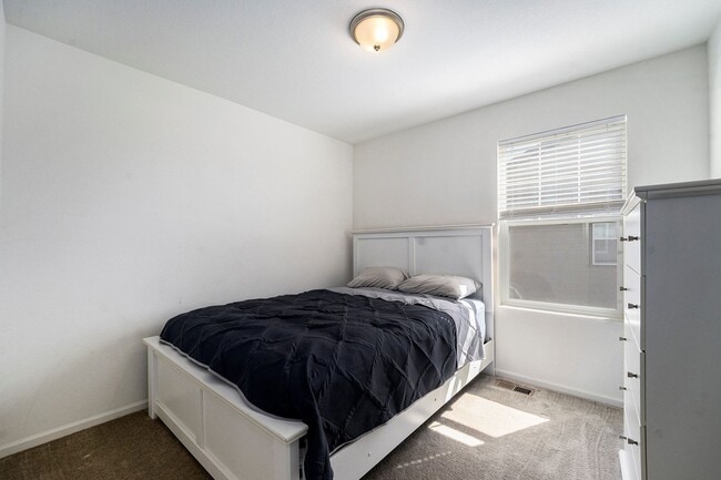 Building Photo - Modern Paired Home in the highly sought after Baseline neighborhood of Broomfield, CO! This beaut...