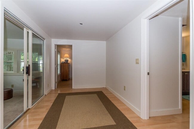 Building Photo - 108 Linden St