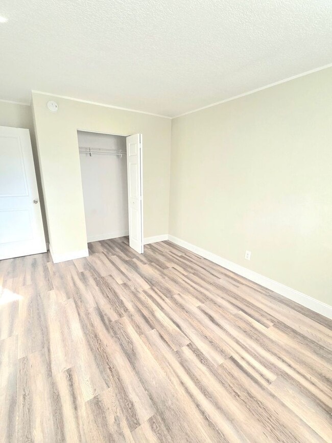 Building Photo - 605 Northlake Blvd