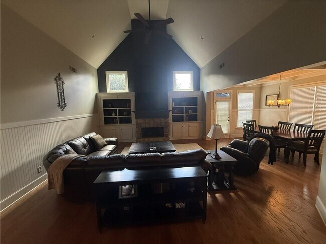 Building Photo - 1125 Walters Cir