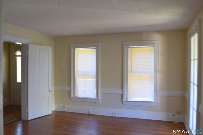 Building Photo - 13 Pleasant St