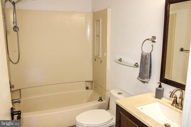 Building Photo - 2607A Auburn Ct