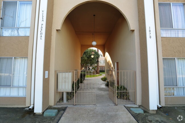 Primary Photo - Villa Paschal Apartments