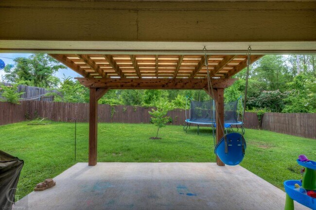Building Photo - 364 Wood Springs