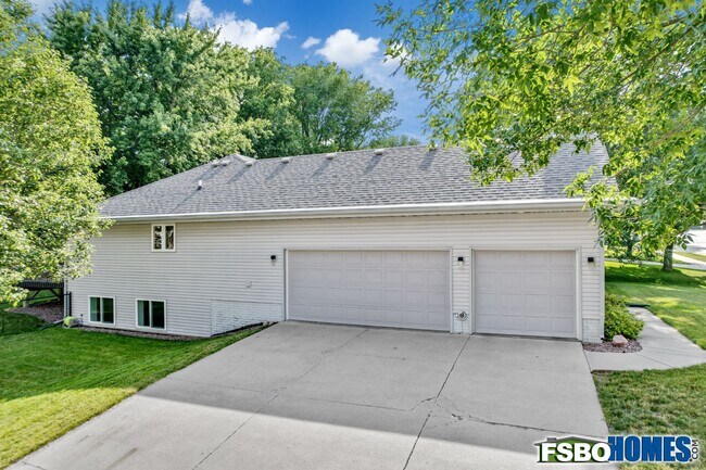 Building Photo - 14404 Maple Dr