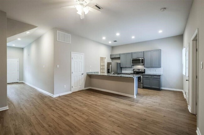 Building Photo - 3207 Avenue O