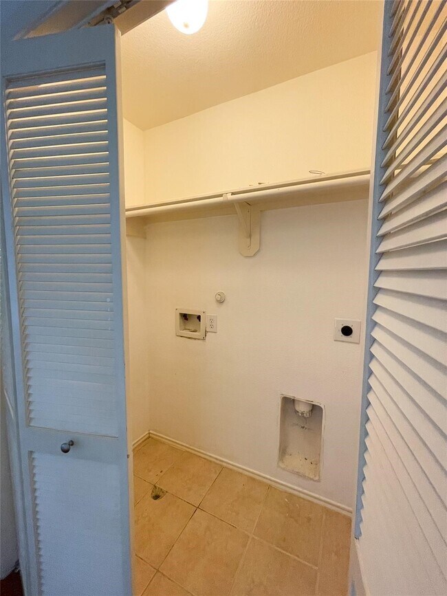 Building Photo - 11737 Logan Ridge Dr