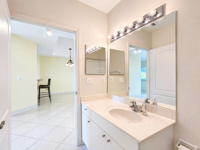 Building Photo - AVAILABLE NOW! Top-Floor Condo | Gated Community | Preserve Views | Water, Sewer & Cable Included