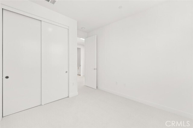 Building Photo - 609 S Lyon St