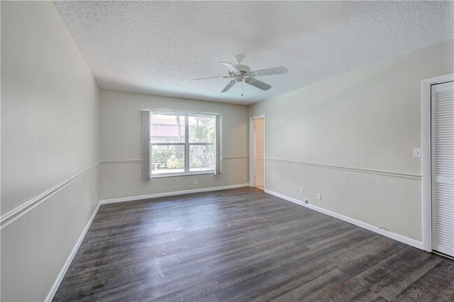 Building Photo - 7743 W Country Club Blvd