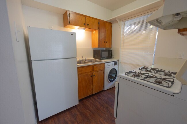 Building Photo - West Campus condos in small complex! W/D i...