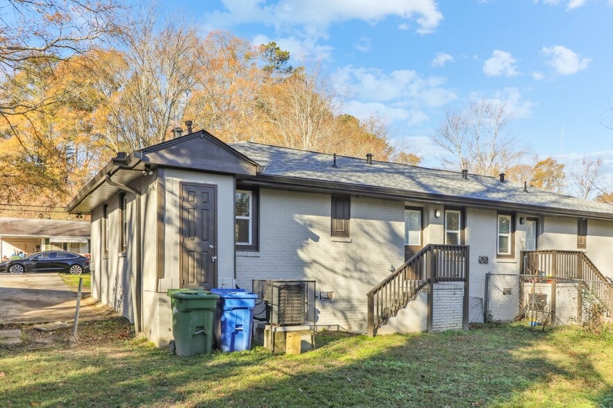 Building Photo - 839 Commodore Dr NW