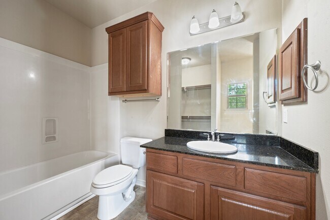 Building Photo - 163 Forest Dr Loop