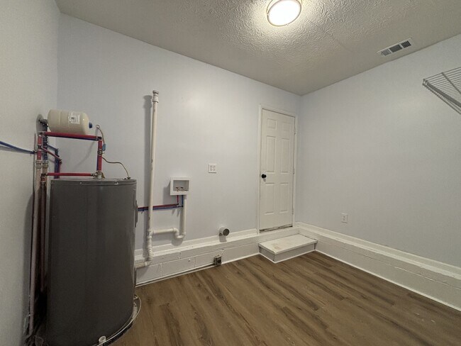 Building Photo - 345 Washington Dr