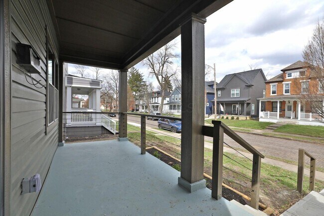 Building Photo - 423 Stoddart Ave