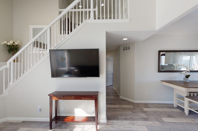 Building Photo - 15955 Golden Eye Ct