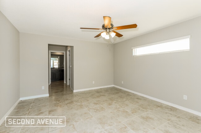 Building Photo - 1426 Paramount Ave SE