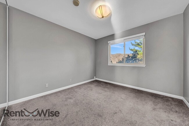 Building Photo - 963 Ridgeview Ct