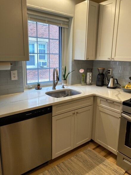 Building Photo - 32 Saint Paul St