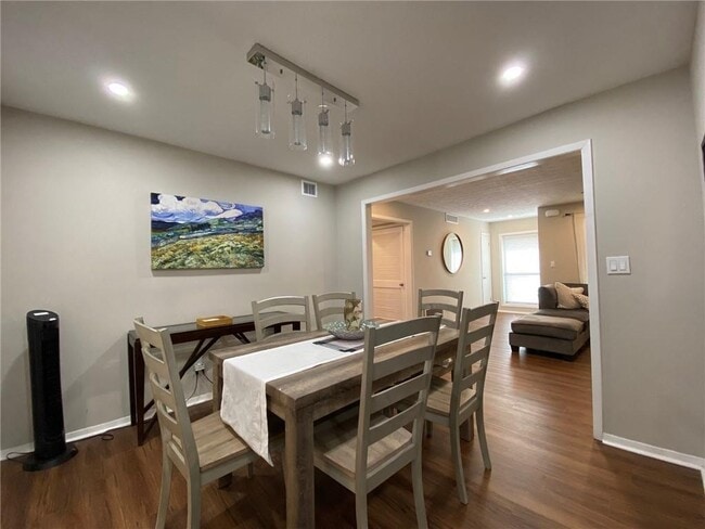 Building Photo - 704 Dunbar Dr