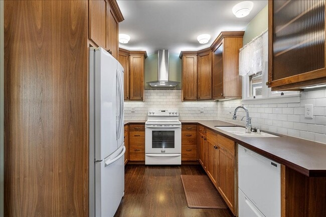 Building Photo - 1238 Versailles Ave