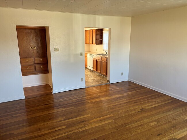 Living room - 1823 N Nelson St