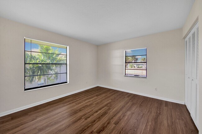 Building Photo - Bright and Spacious 2 Bedroom Condo in Spanish Pines