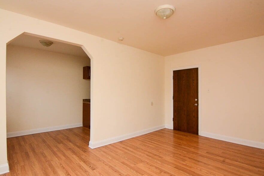 Building Photo - 2600 N Kimball Ave