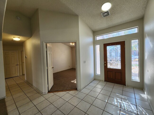 Building Photo - 1720 Navarre Ln