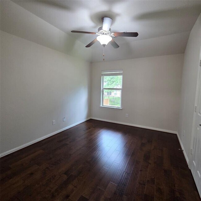 Building Photo - 26101 Brickhill Dr