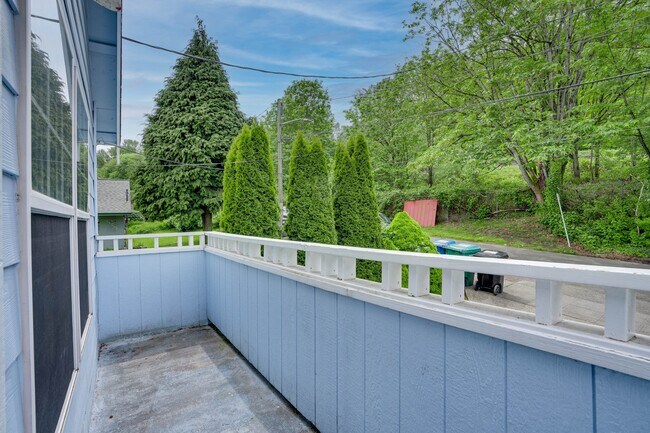 Building Photo - 9018 2nd Ave S, Seattle, WA 98108 $2,500 P...
