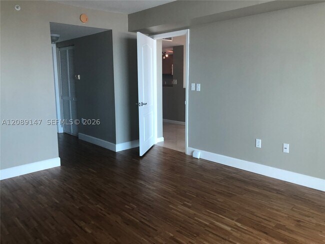 Building Photo - 2101 Brickell Ave