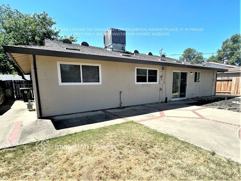 Building Photo - 10813 Oakton Way
