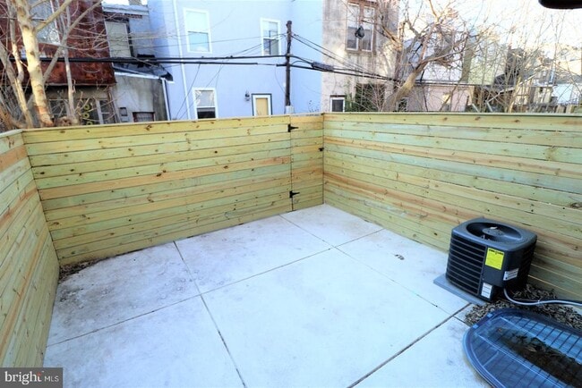 Building Photo - 1816 Latona St